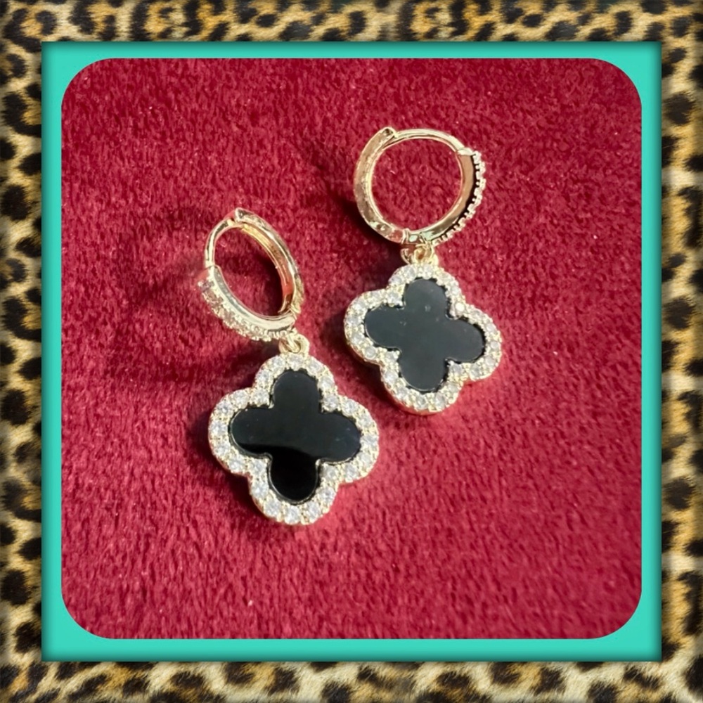 👑✅PRICE FIRM✅14kt Gold Plated Black Enamel Clover CZ Dangle Earrings. Brand New!
